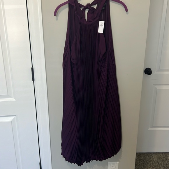 BNWT Banana Republic Plum Acordian style dress size 16 - Picture 1 of 7